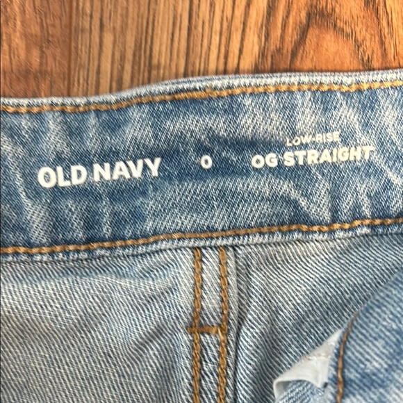 Old Navy Women's Light Blue Distressed Jean Shorts low rise like new - Picture 2 of 3